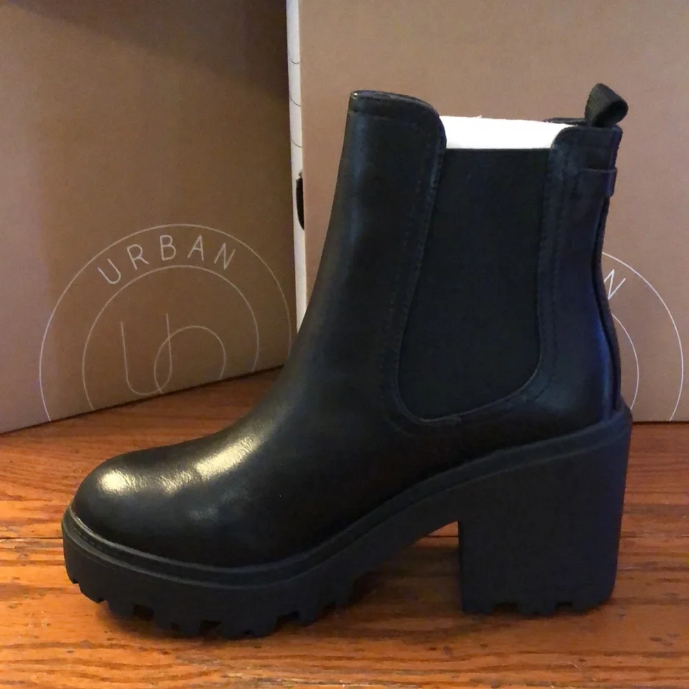 Urban Outfitters Chloe Chelsea Boot - Picture 7 of 8
